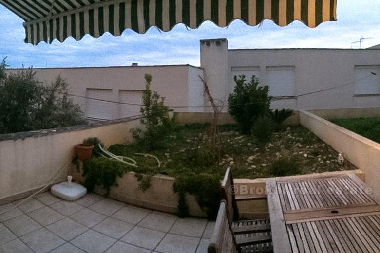 Split, jeden ložnicový byt se zahradou a terasou