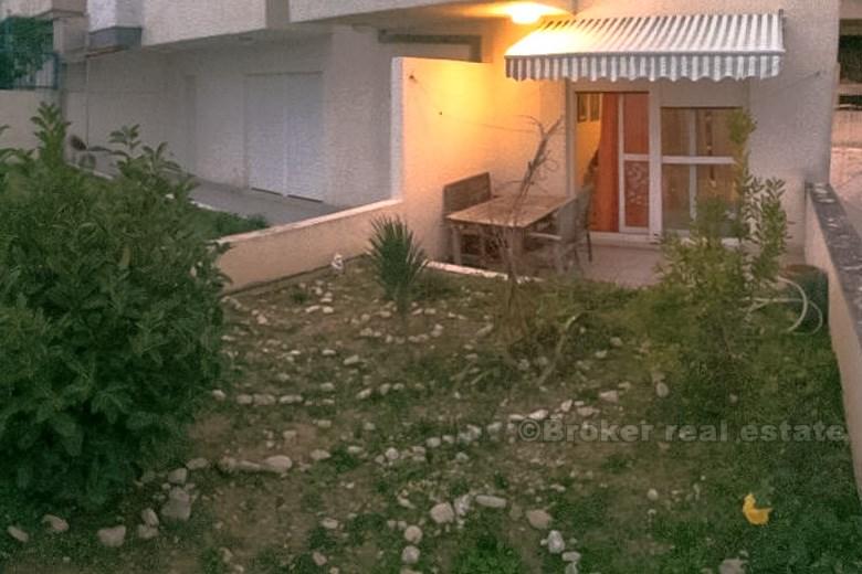 Split, ein Zimmer-Wohnung mit Garten und Terrasse