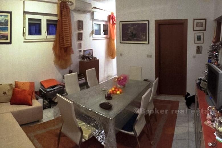 Split, ein Zimmer-Wohnung mit Garten und Terrasse