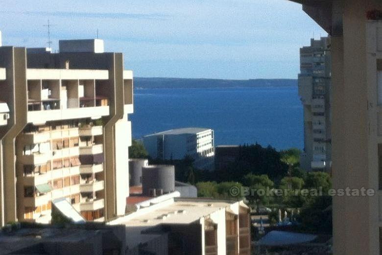 Split, modern renovated three bedroom apartment