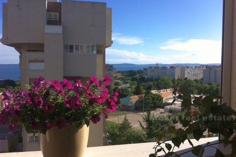 Split, modern renovated three bedroom apartment