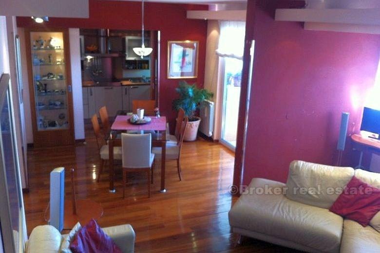 Split, modern renovated three bedroom apartment