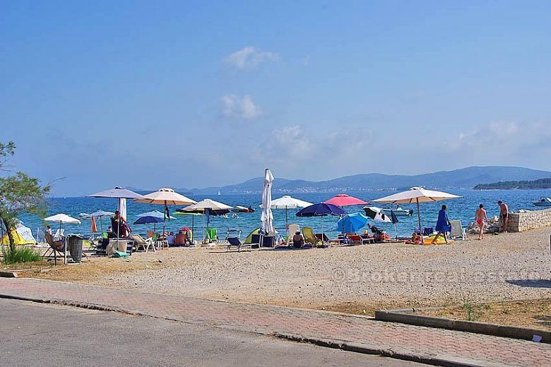 Near Zadar. Seafront land with a house