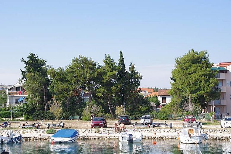 Near Zadar. Seafront land with a house