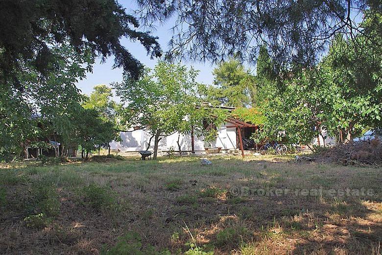 Near Zadar. Seafront land with a house