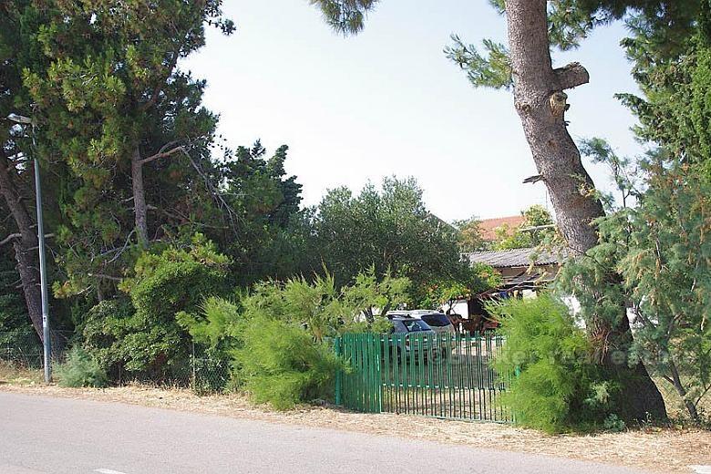 Near Zadar. Seafront land with a house