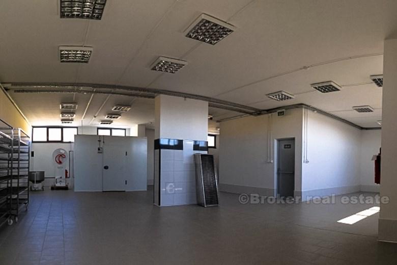 Split, Bâtiment commercial / boutique, commerce, fabrication, vente en gros, etc