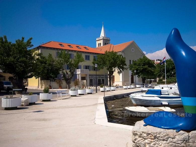 nedaleko Šibeniku, Rekreační dům, penzion / hotel, 12 pokojů, 2 apartmány