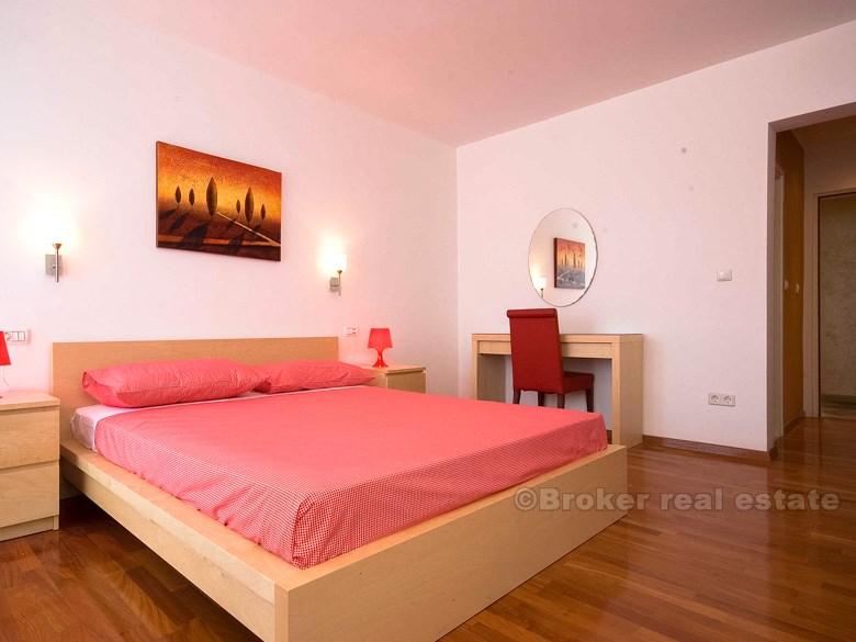 nedaleko Šibeniku, Rekreační dům, penzion / hotel, 12 pokojů, 2 apartmány
