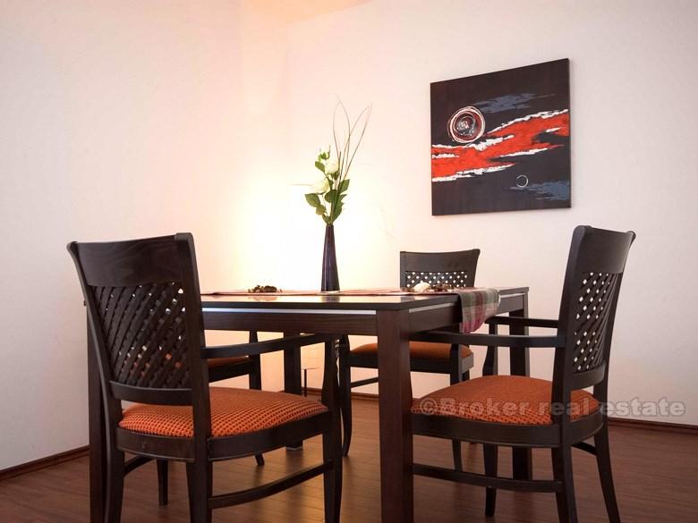 nedaleko Šibeniku, Rekreační dům, penzion / hotel, 12 pokojů, 2 apartmány