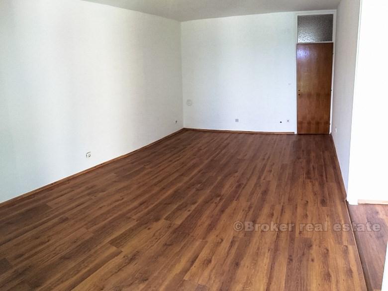 Split, Dvoetažni četvero-sobni stan