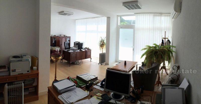 Split, bureau / clinique / cliniques, etc 84 m2