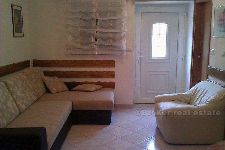 otok Brač, Renovirana tradicionalna kamena kuća