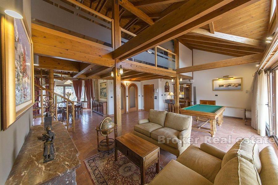 Split, čtyři-byt s bazénem