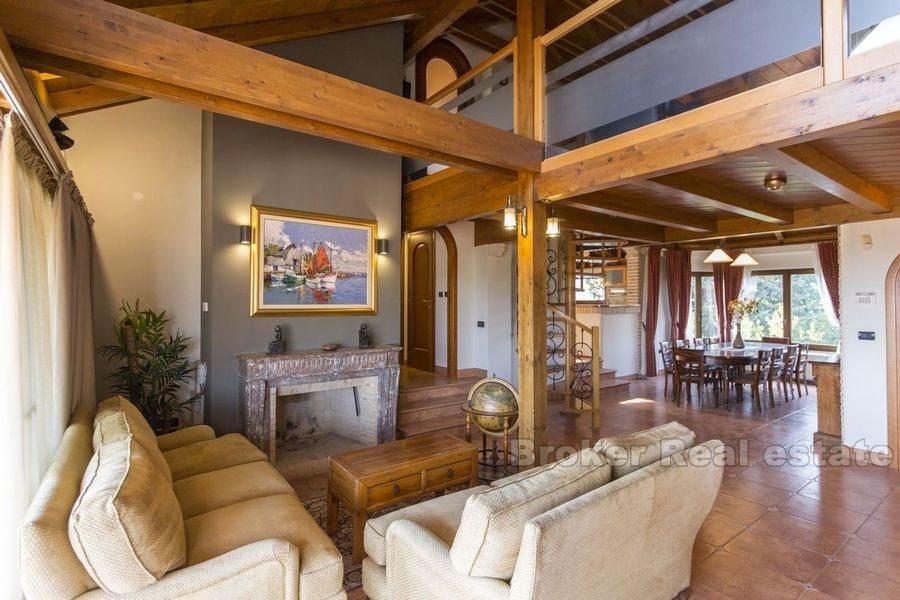 Split, fyra sovrum med pool