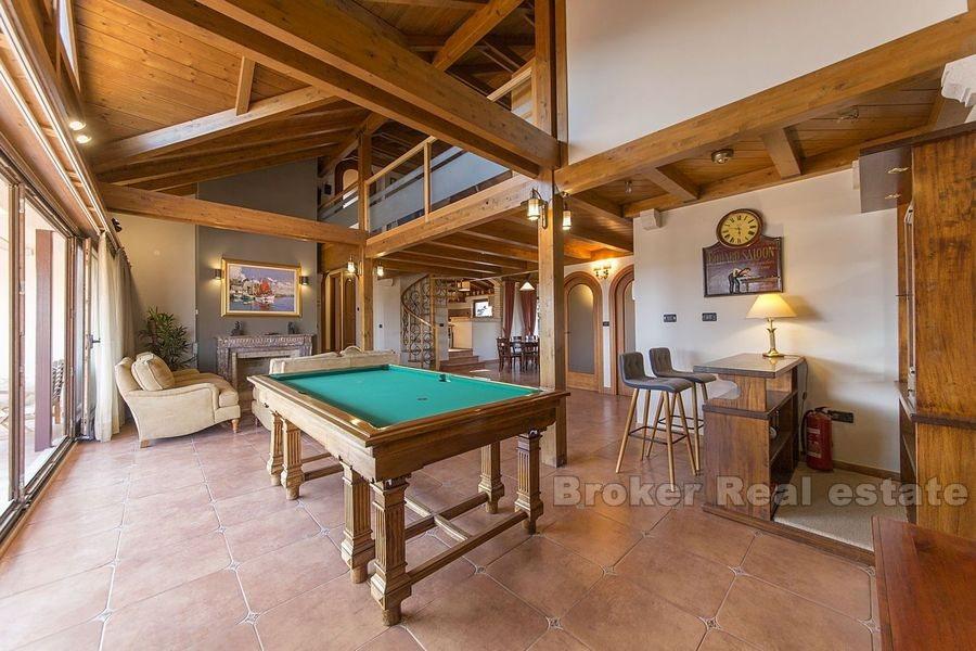 Split, fyra sovrum med pool