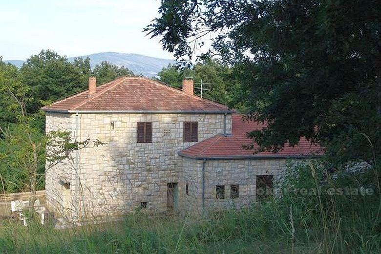 Kamena zgrada na zemljištu od 5603 m²