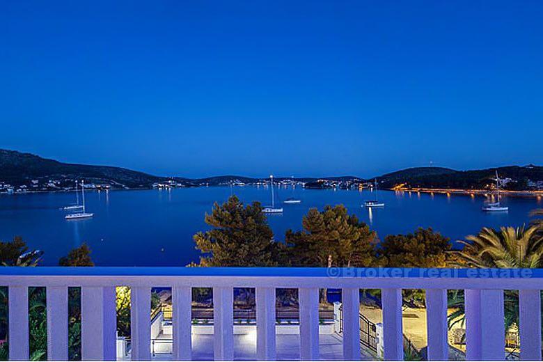 Rogoznica, luksusvilla ved sjøen, med svømmebasseng