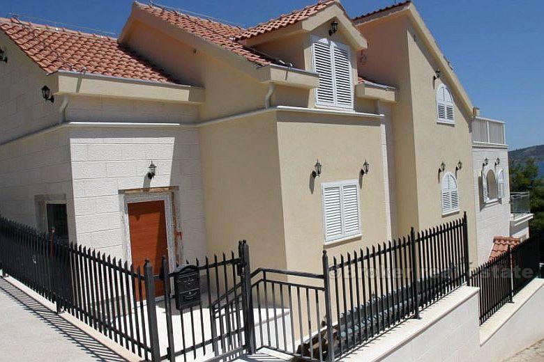 Rogoznica, luksusvilla ved sjøen, med svømmebasseng