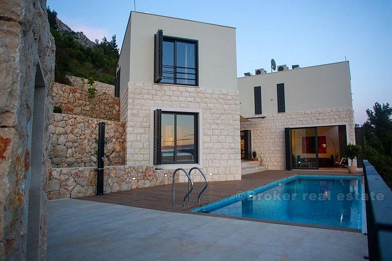 Омиш - Исключительная вилла с бассейном