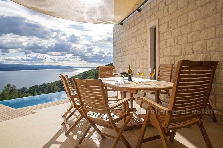 Омиш - Исключительная вилла с бассейном