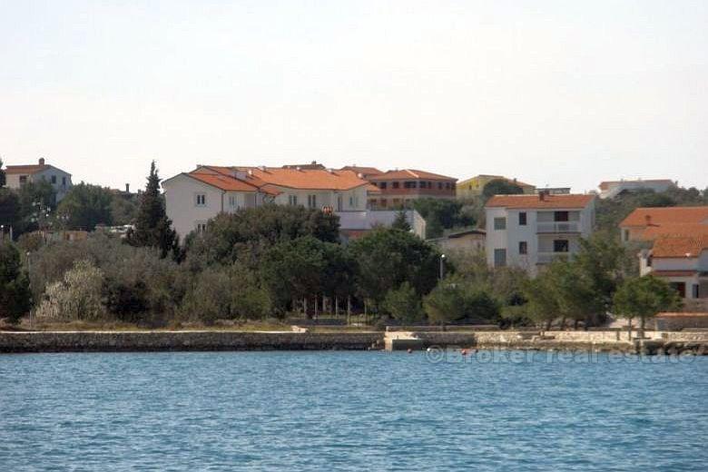 wyspa Pasman, kamienica