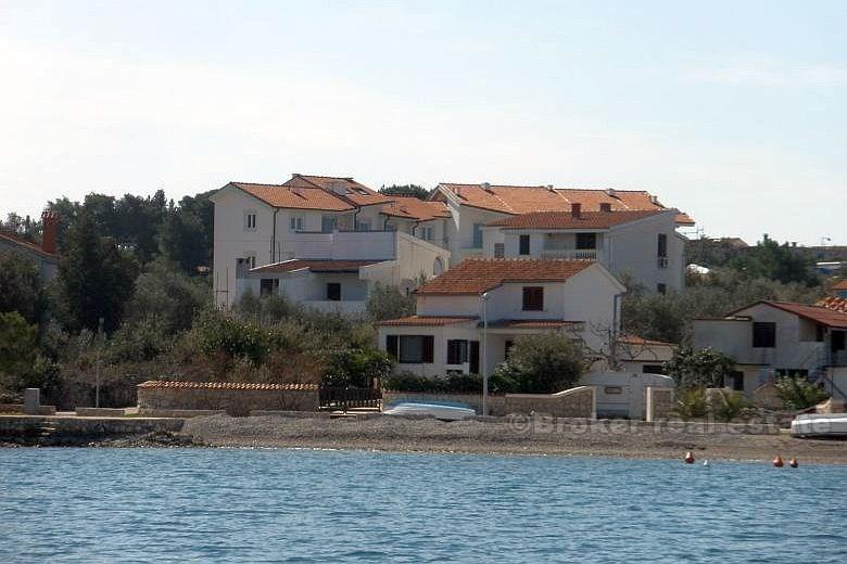 Øya Pasman, leiegård