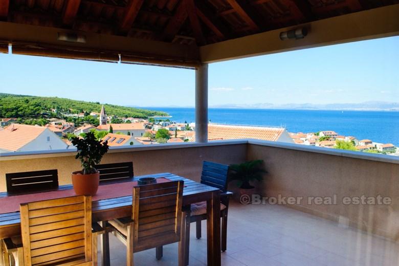 Øya Brac, leiligheter hus