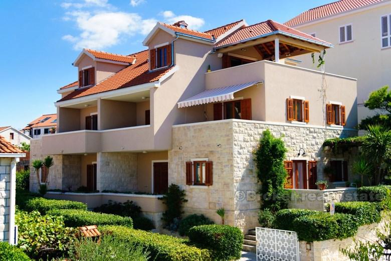 Wyspa Brac, dom z apartamentami