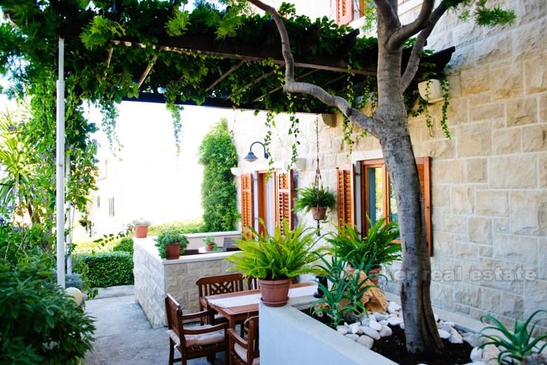 Øya Brac, leiligheter hus