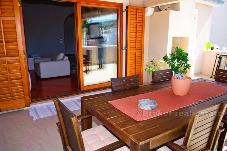 Øya Brac, leiligheter hus