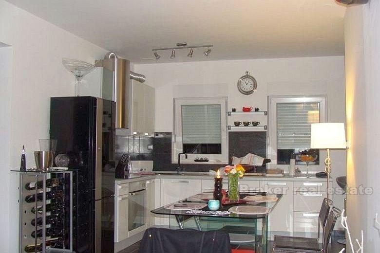 près de Split, appartement moderne dans un nouveau bâtiment