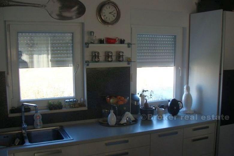 près de Split, appartement moderne dans un nouveau bâtiment