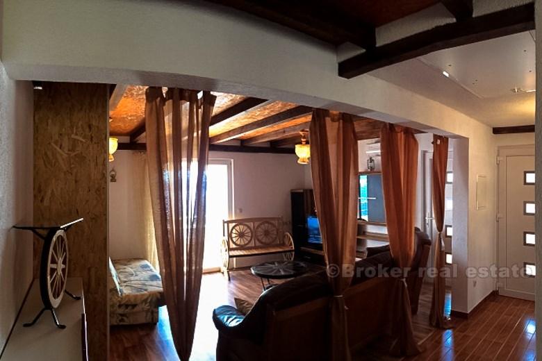 w pobliżu Omis, Atrakcyjna willa