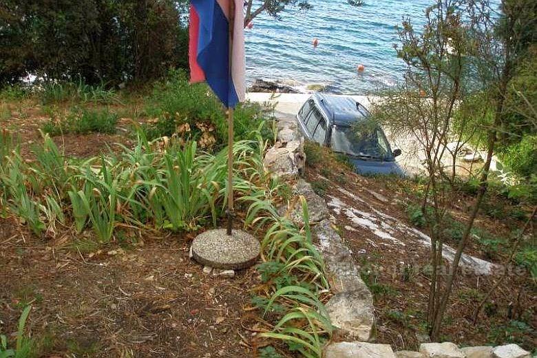 ön Brac, ett hus vid havet