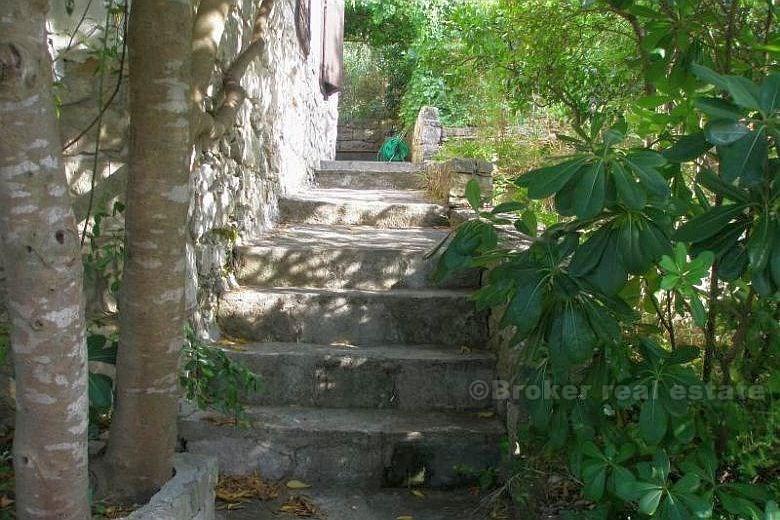 Остров Брач, дом на берегу моря