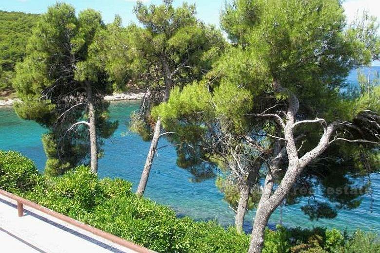 ön Brac, ett hus vid havet