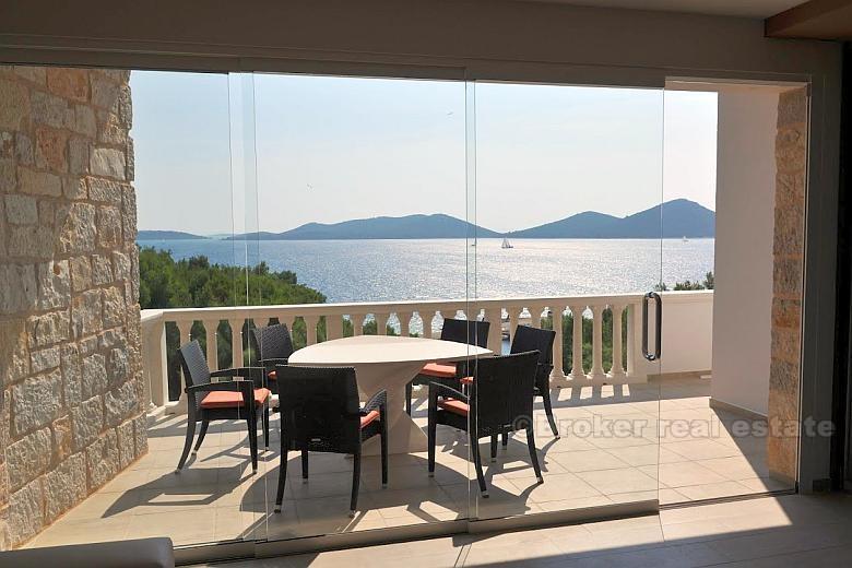 in der Nähe von Zadar - Das Haus in einer kleinen Stadt, direkt am Meer
