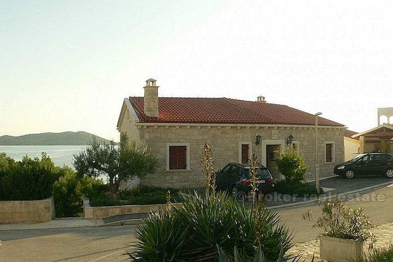 in der Nähe von Zadar - Das Haus in einer kleinen Stadt, direkt am Meer