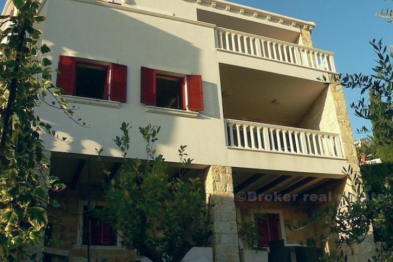 in der Nähe von Zadar - Das Haus in einer kleinen Stadt, direkt am Meer