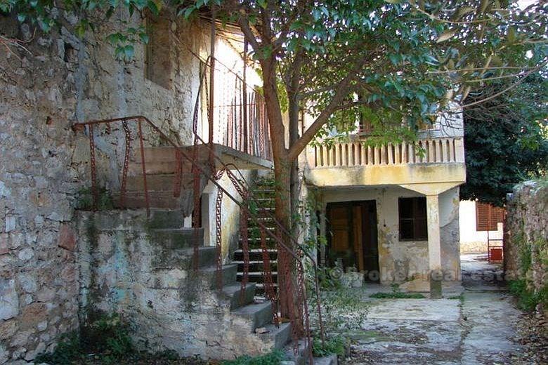 Biograd, kamena kuća za adaptaciju