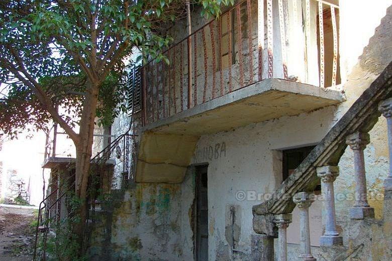 Biograd, kamena kuća za adaptaciju