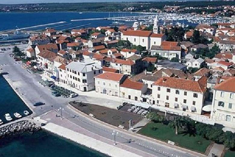 Biograd, maison en pierre à rénover