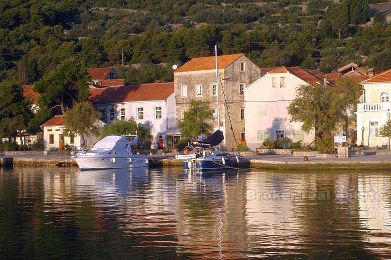 otok Iž, kuća