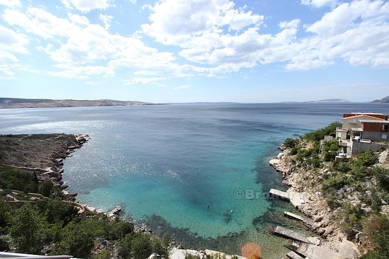 v blízkosti Karlobag. Velký dům