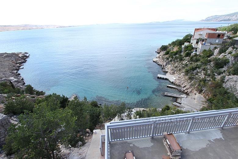 vicino a Karlobag. grande casa