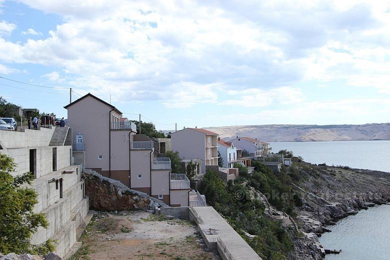 vicino a Karlobag. grande casa