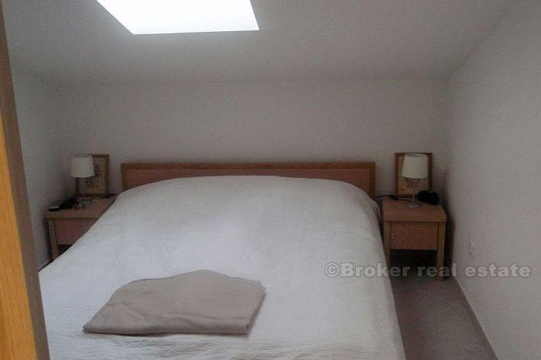 Apartament z widokiem na morze i wspólnym basenem - wyspa Ciovo