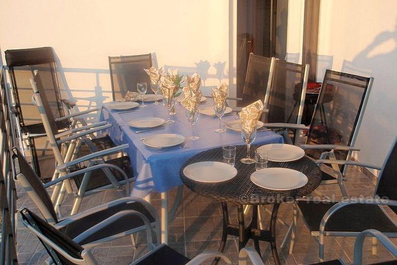 Apartament z widokiem na morze i wspólnym basenem - wyspa Ciovo