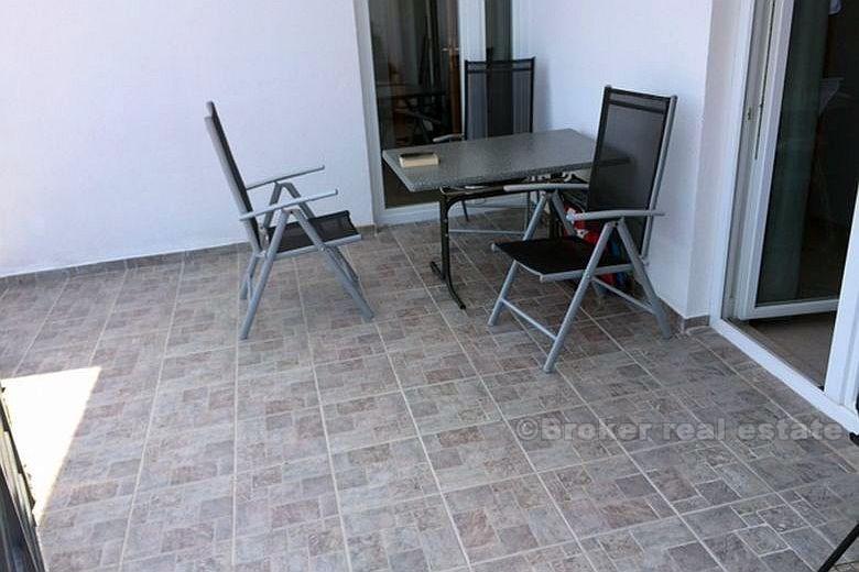 Apartament z widokiem na morze i wspólnym basenem - wyspa Ciovo